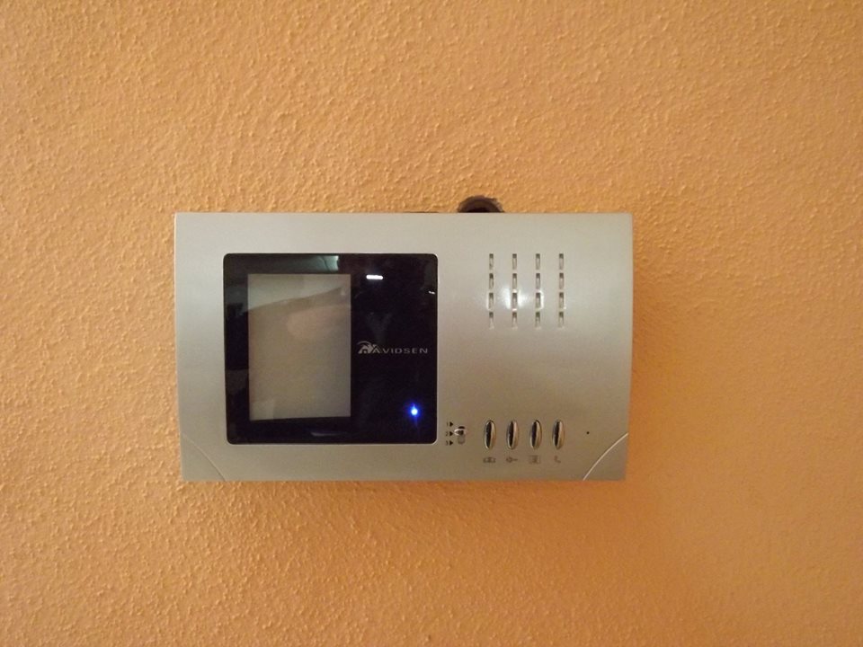 Donación de portero automático