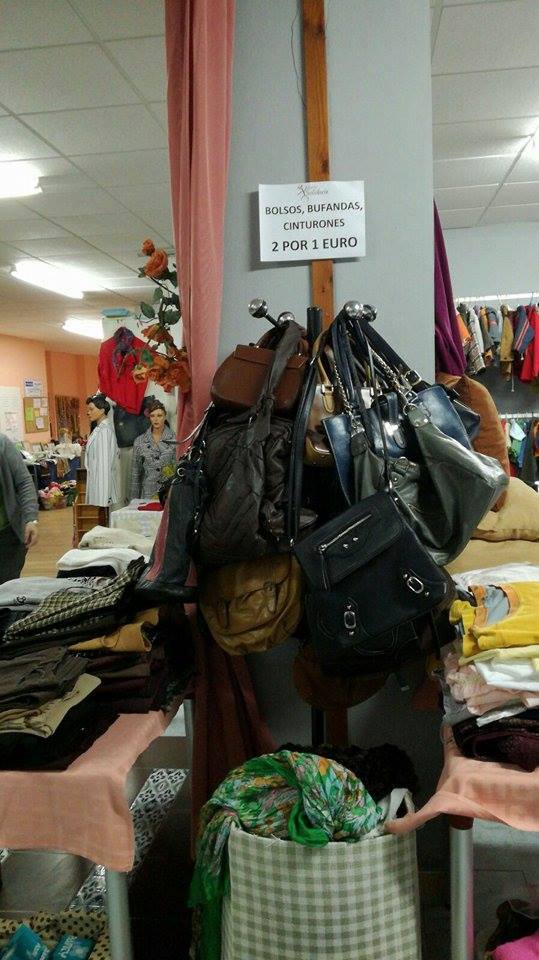 27 mercadillo de ropa y artesanía