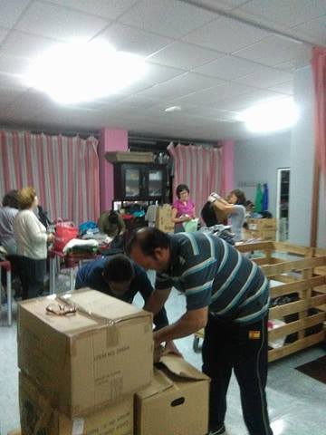 Así trabaja el grupo de voluntarios del ropero