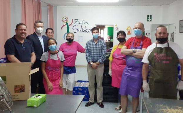 El director regional de Mapfre visita el comedor social de Zafra Solidaria