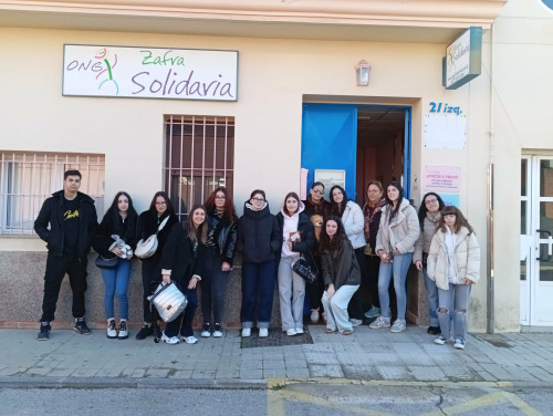 Donación de ropa del IES Maestro Juan Calero de Monesterio a Zafra Solidaria